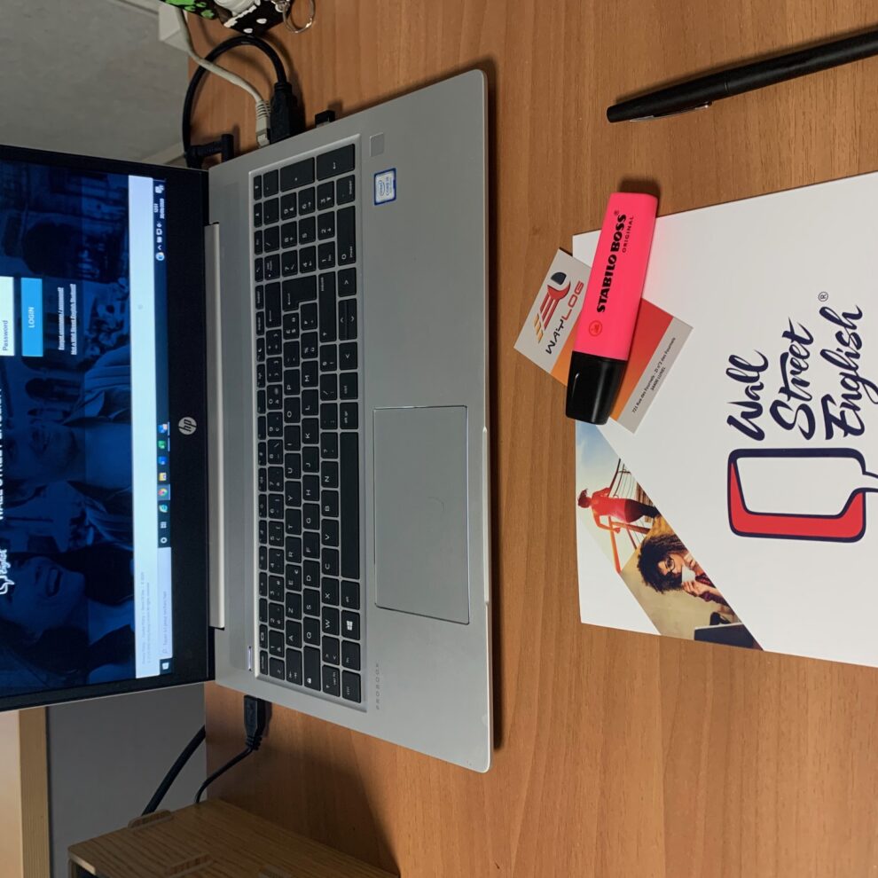 WAYLOG RENFORCE SON ANGLAIS CHEZ WALL STREET ENGLISH